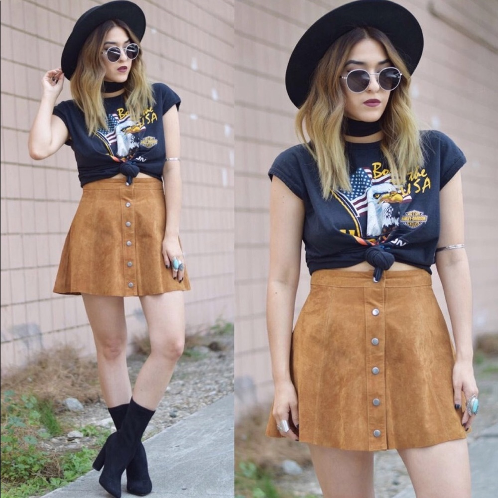 ❌SOLD ON Ⓜ️ERCARI❌Suede Button-up Skirt✨